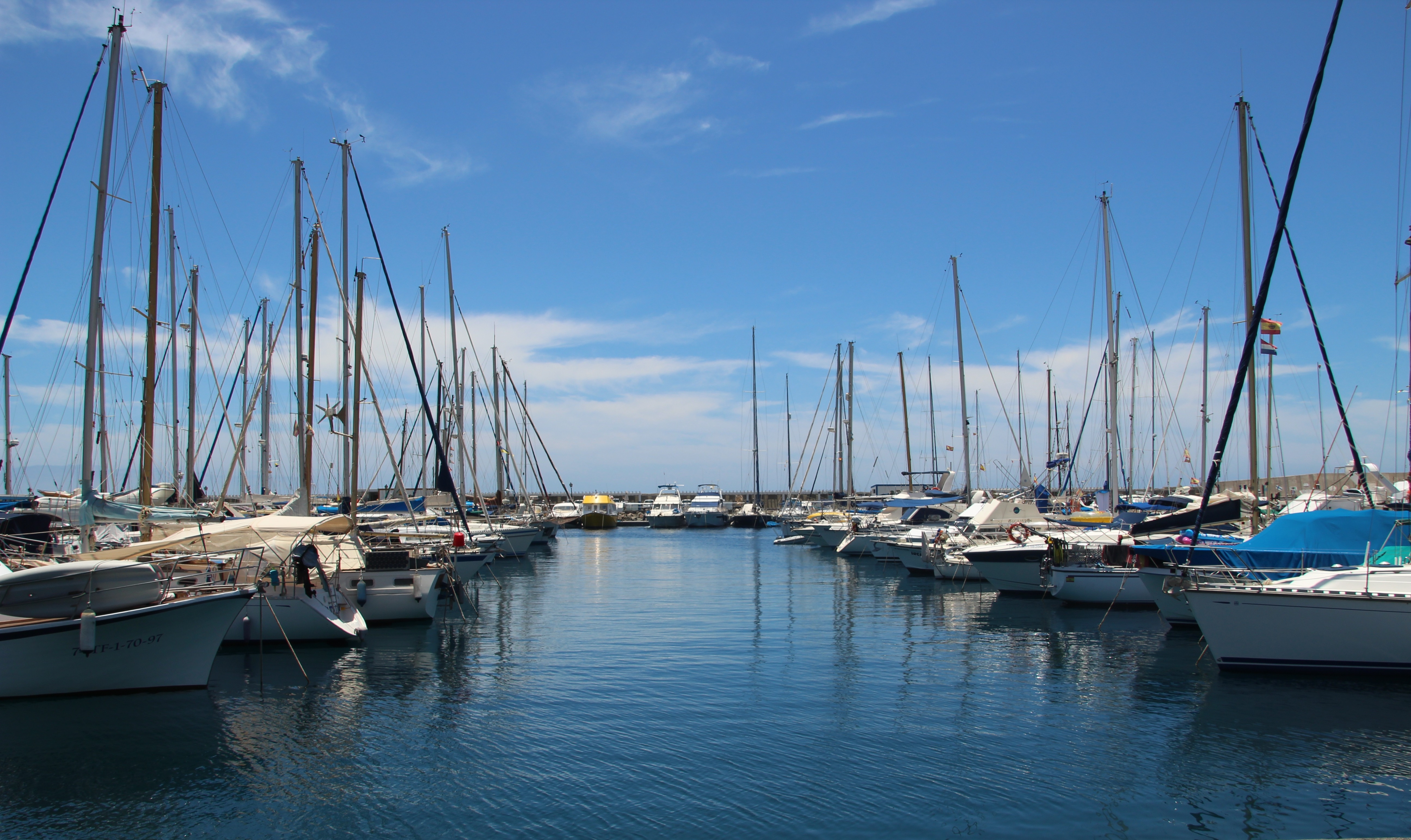 Marinada Huzurlu Tekneler